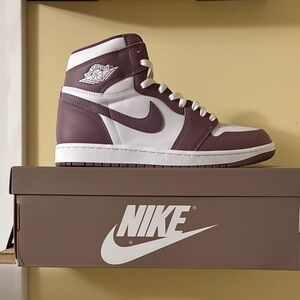 Jordan Sneakers in Maroon and White